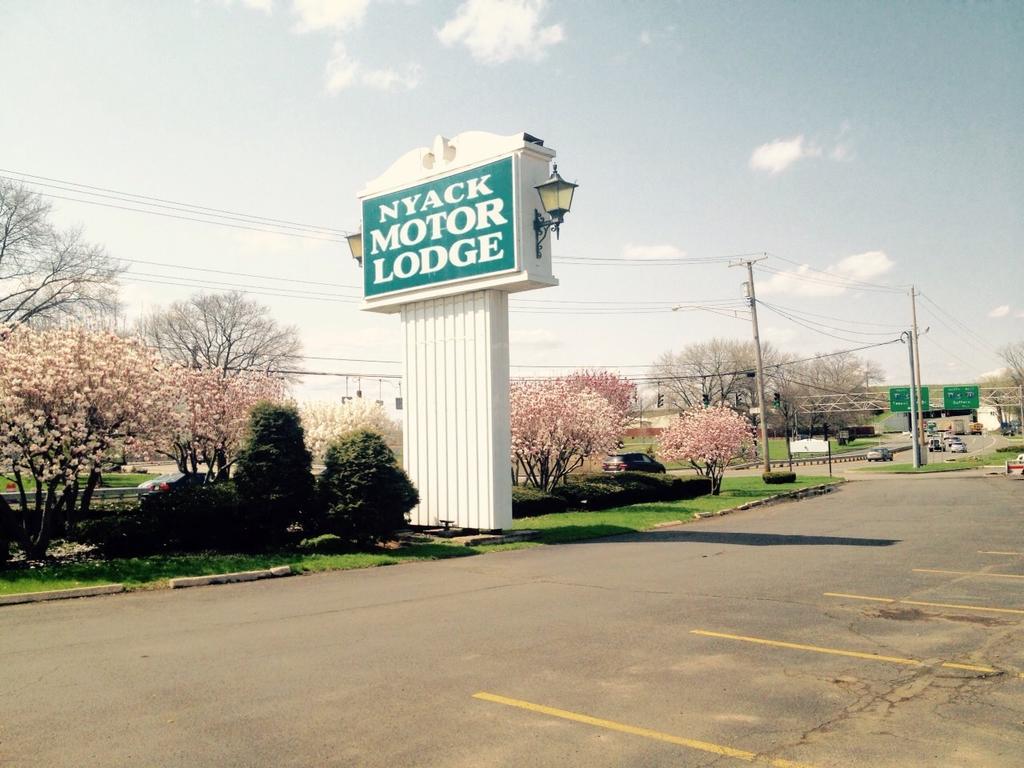 Tappan Zee Hotel West Nyack Екстериор снимка