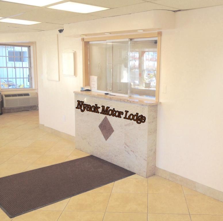 Tappan Zee Hotel West Nyack Екстериор снимка
